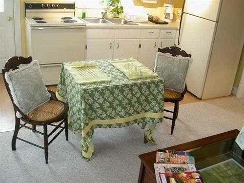 Fuquay Mineral Spring Inn & Garden Екстериор снимка