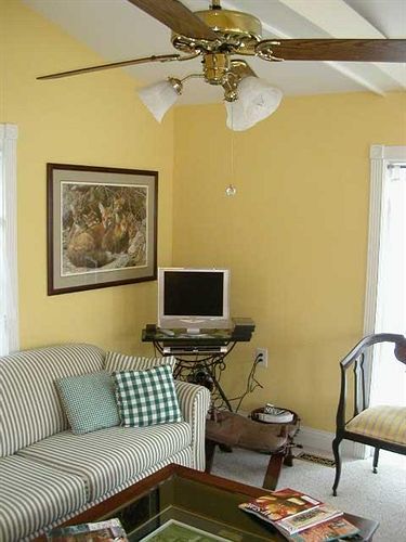 Fuquay Mineral Spring Inn & Garden Екстериор снимка